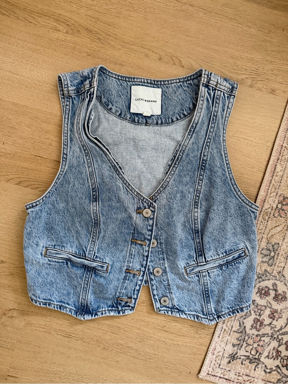 lucky brand womens cropped silhouette and vintage wash denim vest